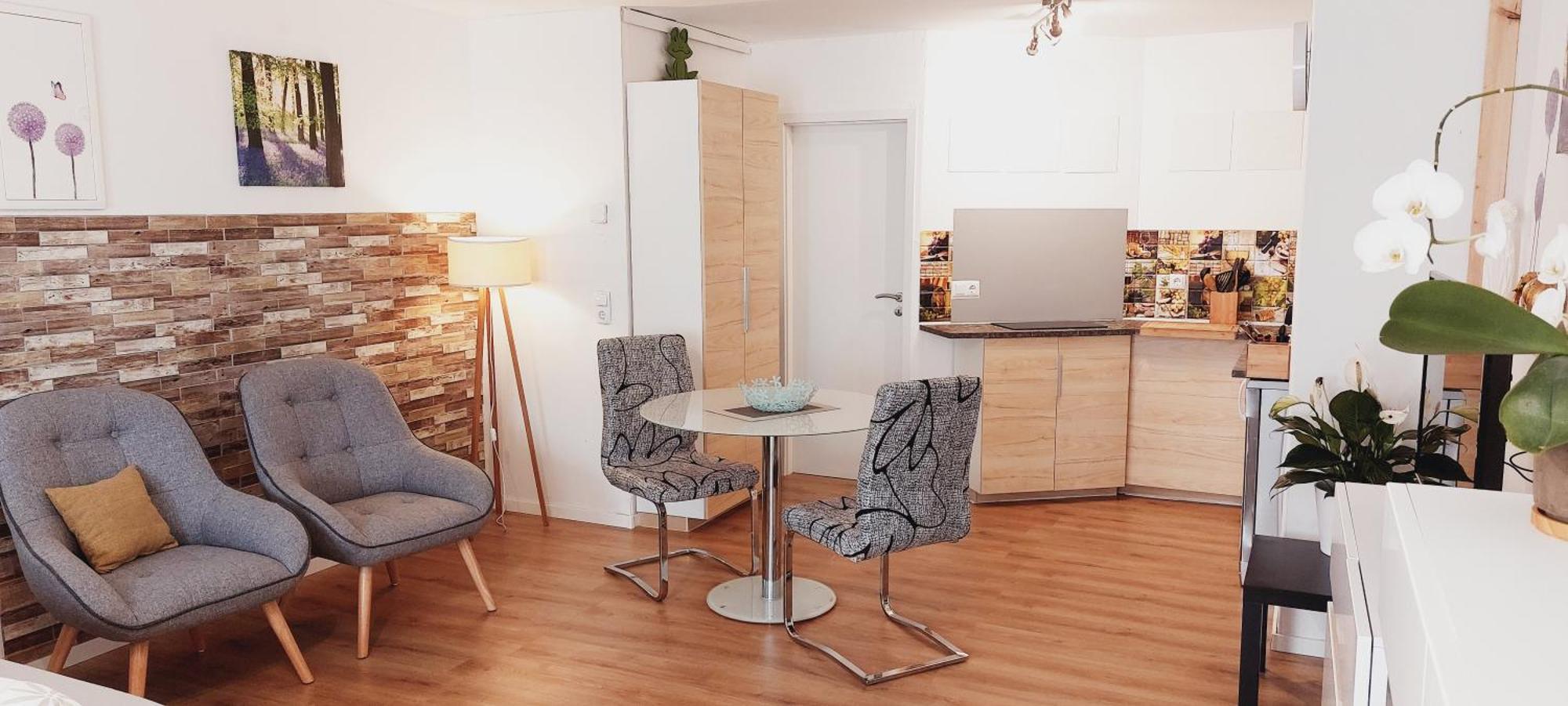 Modernes Souterrain Apartment Black Forest Mit Separatem Eingang Und Kfz-Stellplatz Bad Dürrheim Esterno foto
