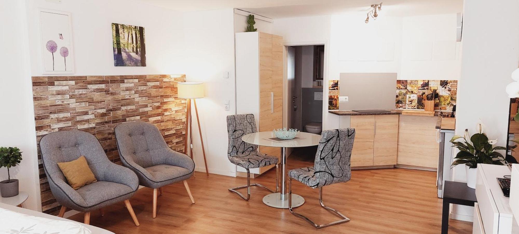 Modernes Souterrain Apartment Black Forest Mit Separatem Eingang Und Kfz-Stellplatz Bad Dürrheim Esterno foto